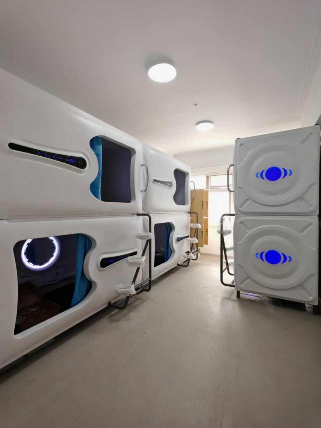 Hostel Space Capsule มาดริด ภายนอก รูปภาพ