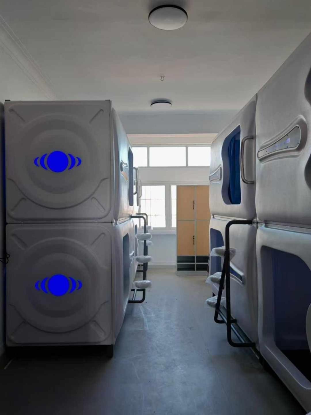 Hostel Space Capsule มาดริด ภายนอก รูปภาพ