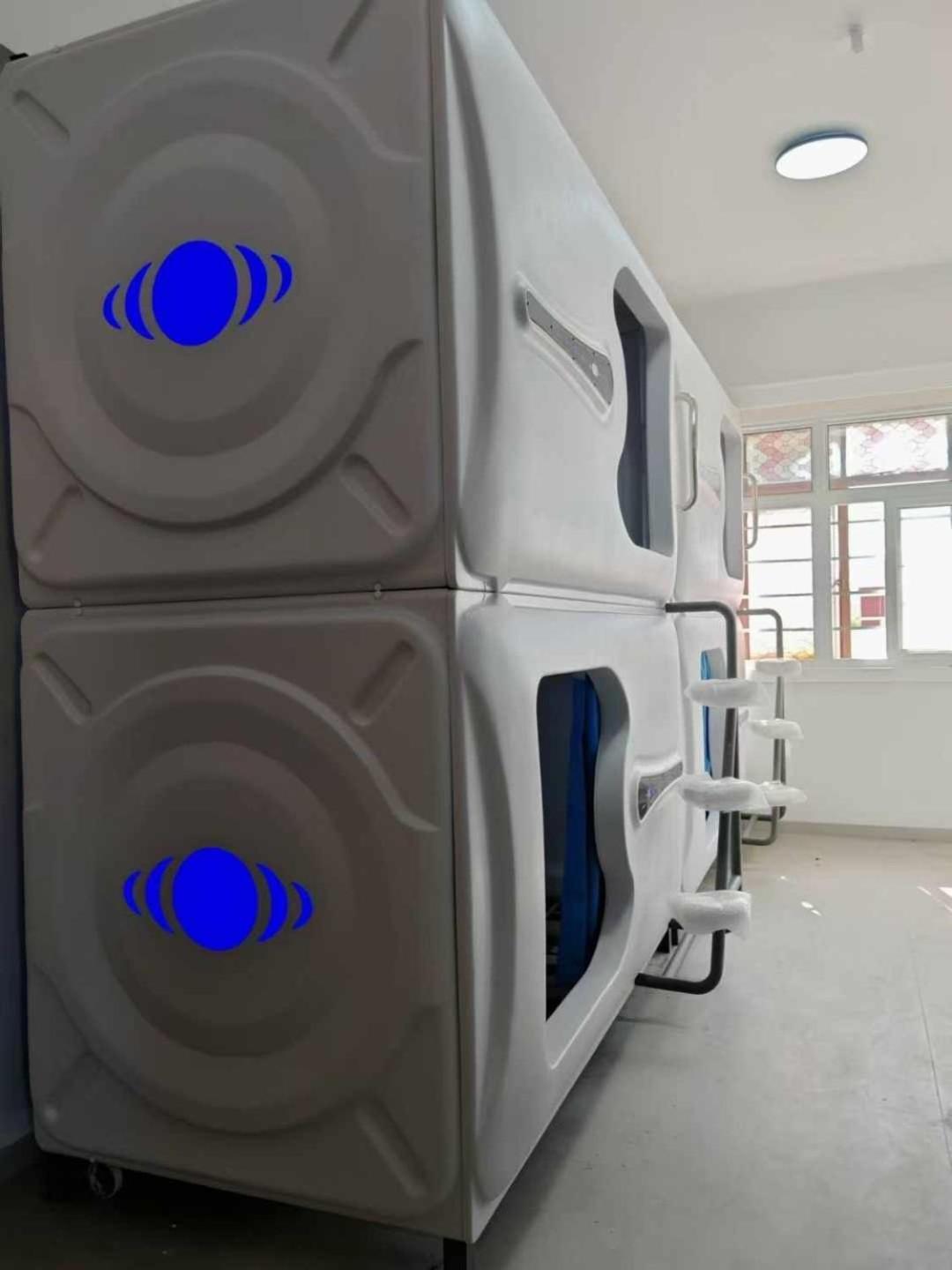 Hostel Space Capsule มาดริด ภายนอก รูปภาพ