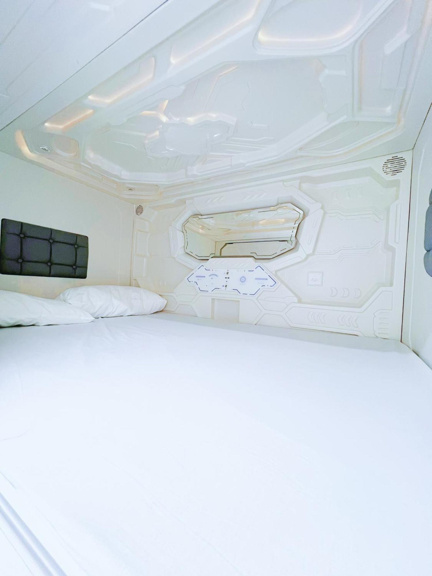 Hostel Space Capsule มาดริด ภายนอก รูปภาพ