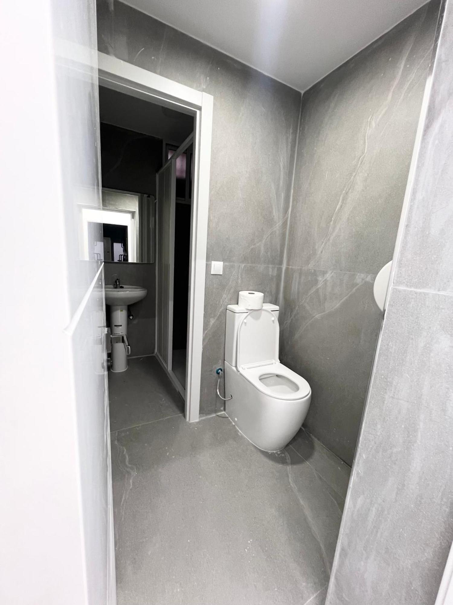 Hostel Space Capsule มาดริด ภายนอก รูปภาพ