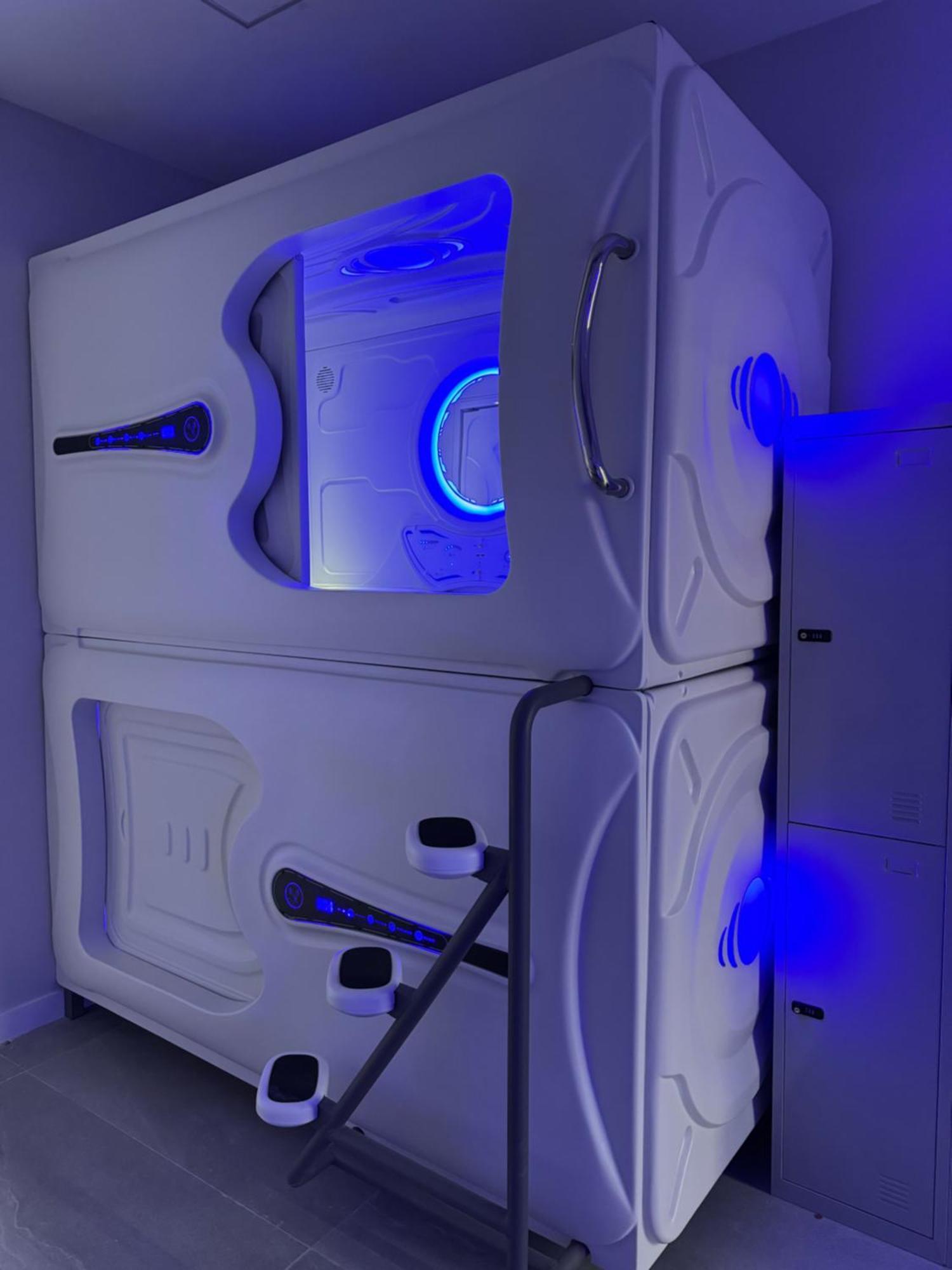 Hostel Space Capsule มาดริด ภายนอก รูปภาพ