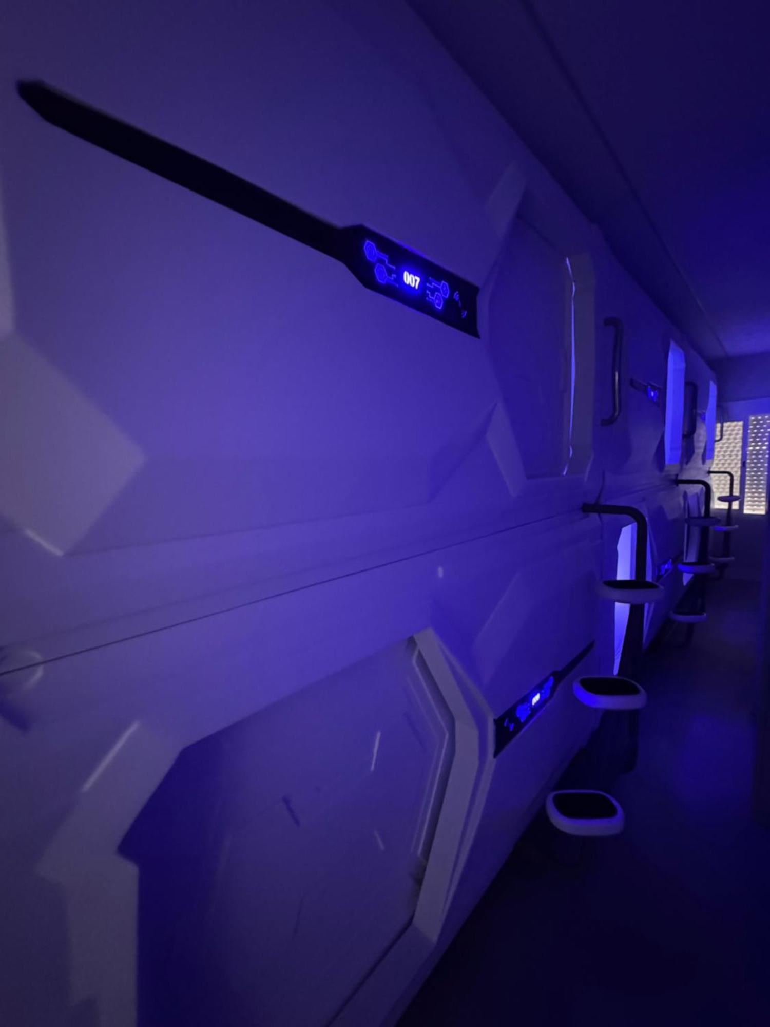Hostel Space Capsule มาดริด ภายนอก รูปภาพ