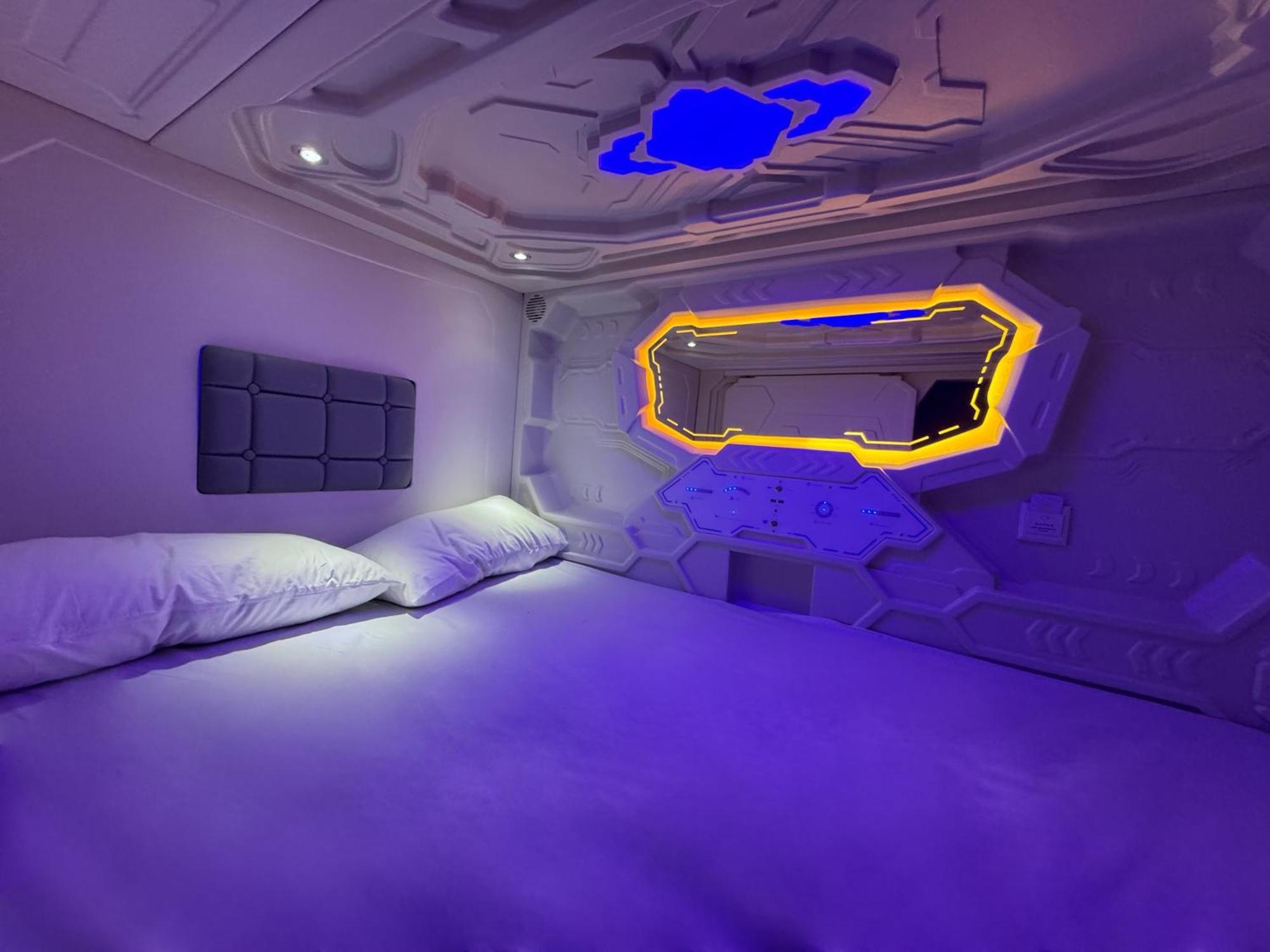 Hostel Space Capsule มาดริด ภายนอก รูปภาพ