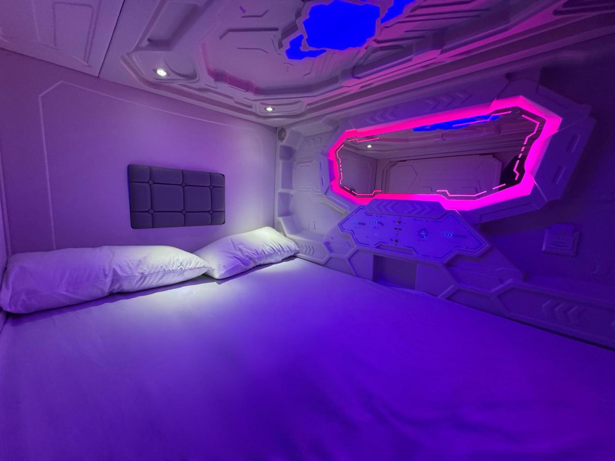 Hostel Space Capsule มาดริด ภายนอก รูปภาพ