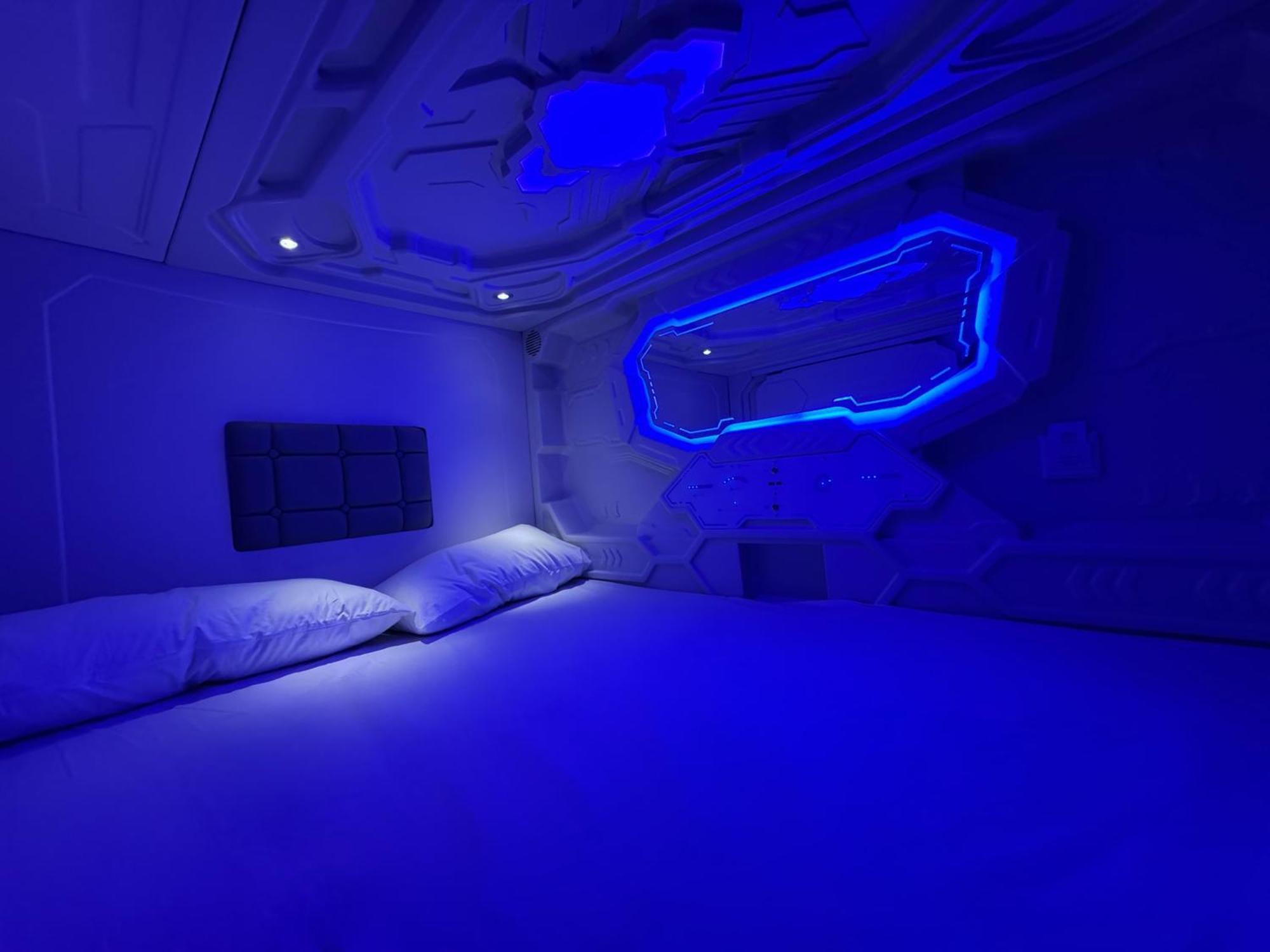 Hostel Space Capsule มาดริด ภายนอก รูปภาพ