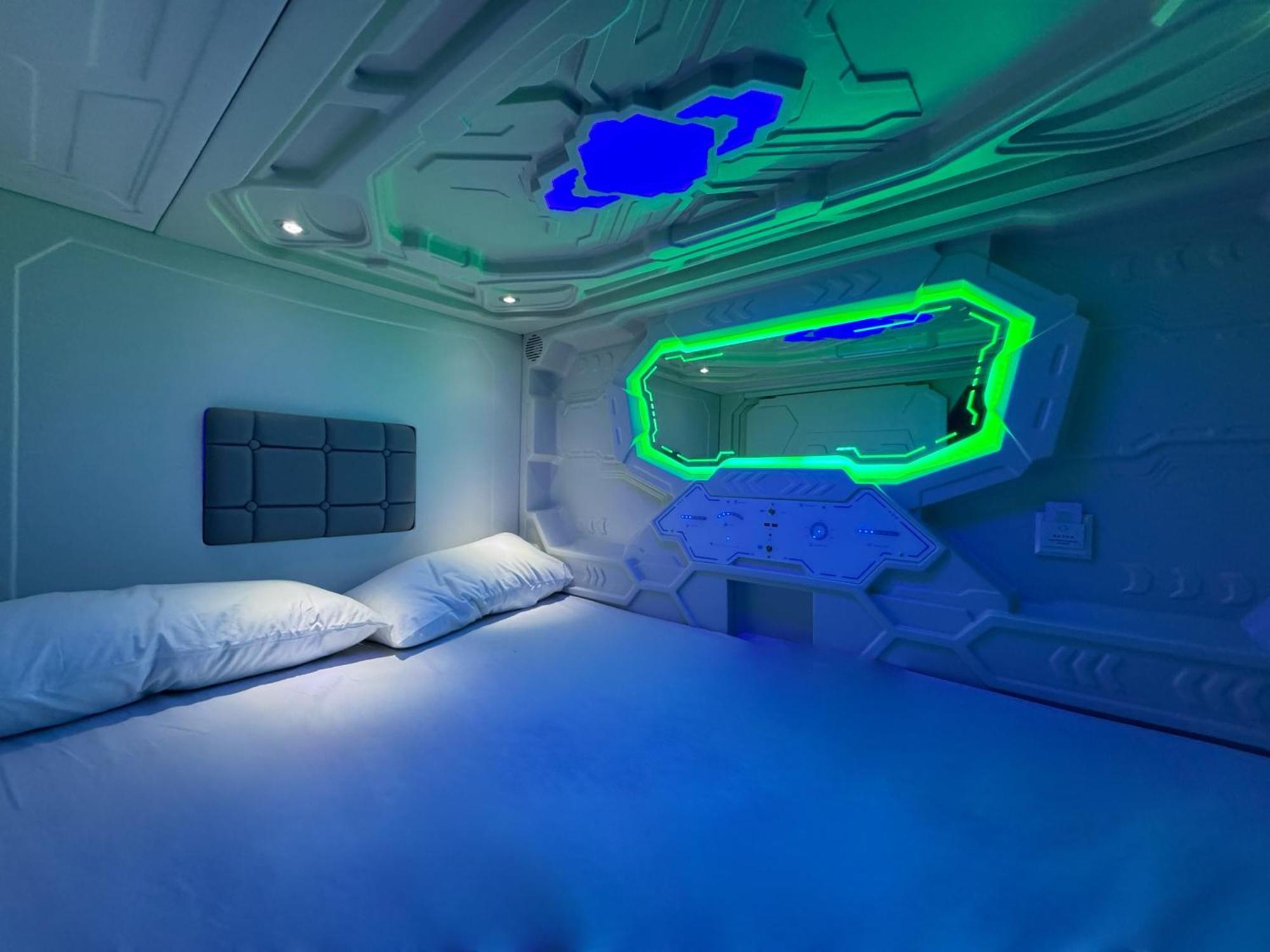 Hostel Space Capsule มาดริด ภายนอก รูปภาพ